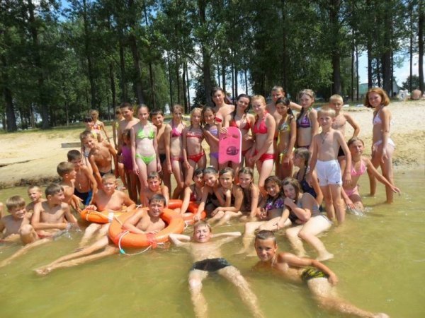 Влітку дітей безплатно вчать плавати. ФОТО